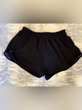 Lululemon hotty hot low rise shorts size 6